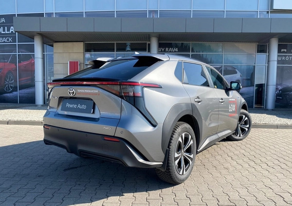 Toyota bZ4X cena 199900 przebieg: 4201, rok produkcji 2022 z Kalisz małe 596